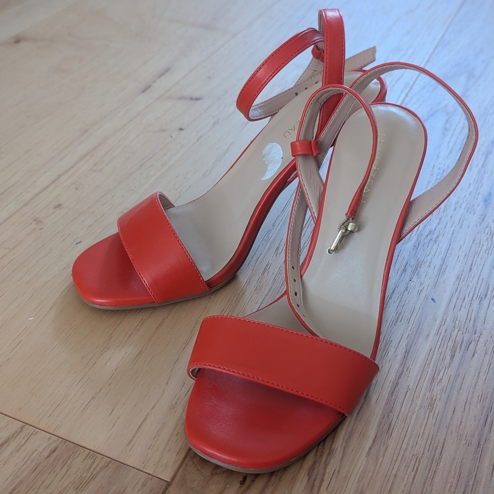NWOT Le Chateau Orange Strappy Heels - Size 37
